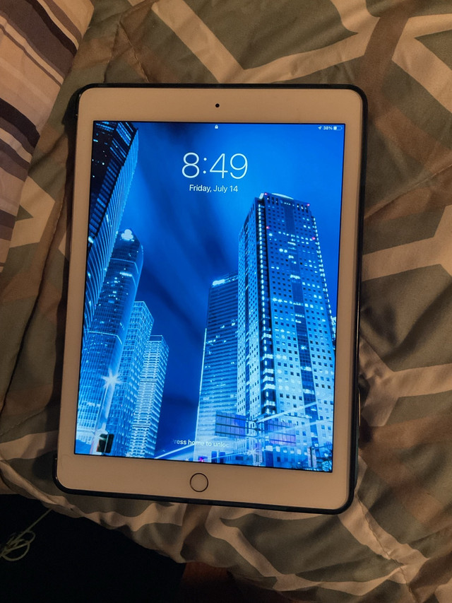 Apple IPad Air 2 64GB in iPads & Tablets in Calgary