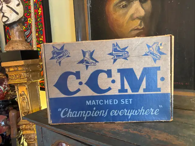 ⛸️ C.C.M. Matched Set Hockey Skate Box – Display Piece ⛸️ in Arts & Collectibles in City of Toronto - Image 2