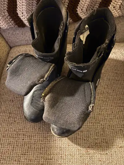 Men’s motorcycle riding boots size 10 only worn two weekends for motorcycle training course decided...