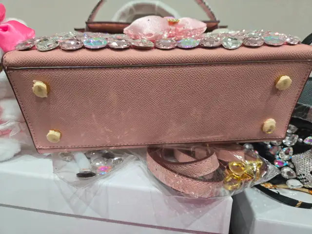 Embellished bags62863282240258124