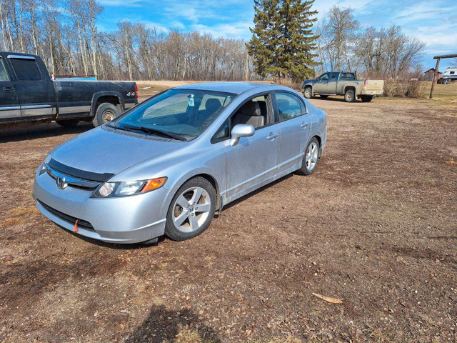 2005 civic  in Cars & Trucks in Saskatoon - Image 2