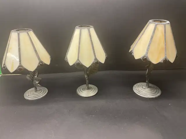 Table Lamps with Stained Glass shades in Indoor Lighting & Fans in Ottawa - Image 4