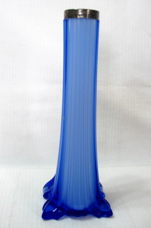 VASE a FLEUR  VERRE D ART ANTIQUE ART GLASS BUD VASE c.1920 dans Art et objets de collection  à Ville de Montréal