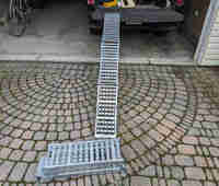 Trifold arched steel loading ramp 