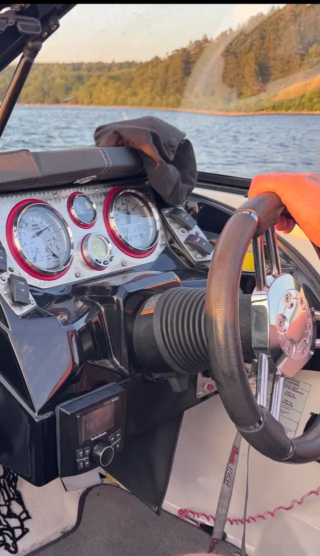 21 ft Larsen LSR 2000 speed boat in Powerboats & Motorboats in Saint John - Image 10