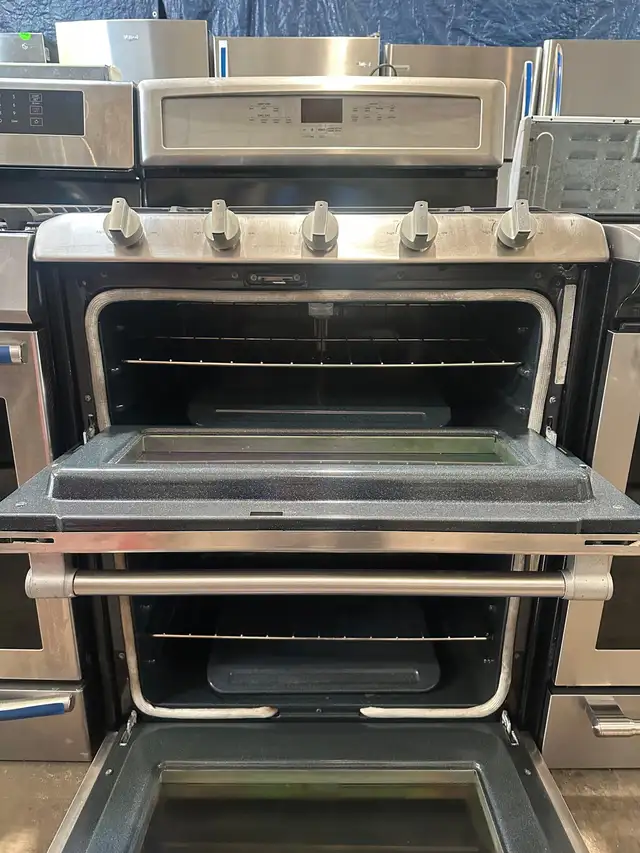 30” MAYTAG NATURAL GAS STOVE STEEL DOUBLE OVEN CONVECTI in Stoves, Ovens & Ranges in City of Toronto - Image 3