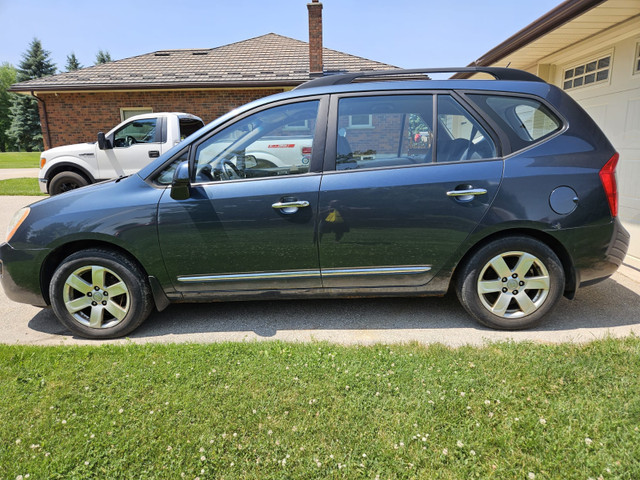 2009 Kia Rondo in Cars & Trucks in Kitchener / Waterloo