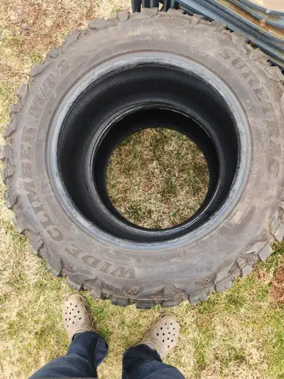 4 35x12.5r20 suretrac wide climber M/T2 mud tires 2 are worn but could easily get a summer or 2 out...