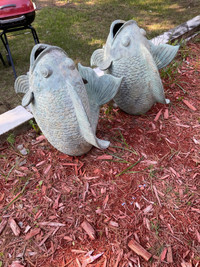 Poissons de jardin lourds et géants; bronze