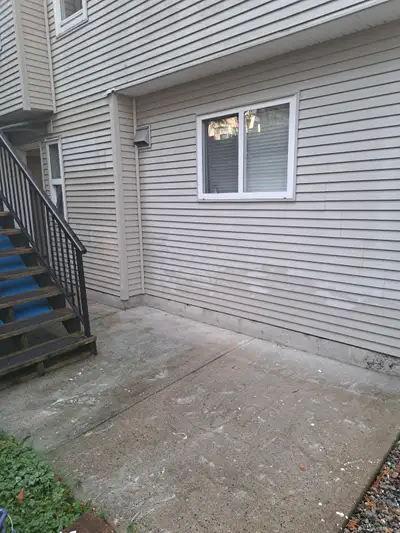 Spacious 3bd., 1bth, own Laundry +Utilities