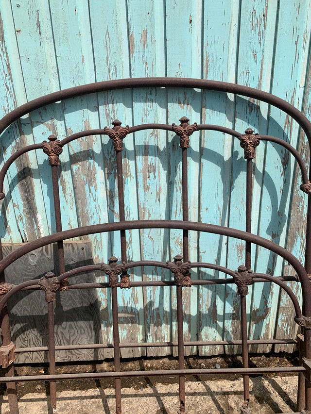 Antique Wrought Iron Ornate Bed Frame in Arts & Collectibles in Moose Jaw - Image 2