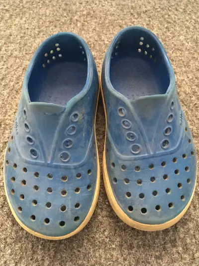 Souliers été jeune enfant Native gr 8.5 - 9 / Kids summer shoes, View more