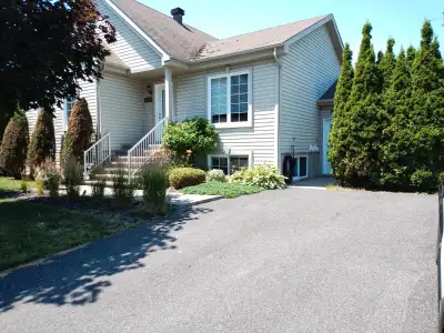 Mcmasterville 5 1/2 logement LIBRE
