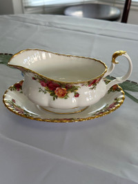 Vintage England Bone China Royal Albert Old Country Roses gravy 