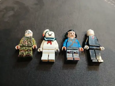 Hi This ad is for pick up only **I live in Cambridge I have a great lot of 4x unofficial Lego Horror...