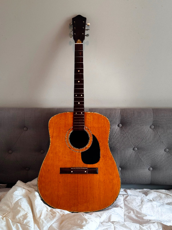 Vintage Acoustic Guitar (w/case, strings) in Guitars in Ottawa