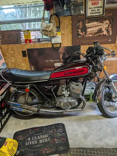 1974 H1 500 2 stroke tripple..in excellent condition..needs battery..very collectible New Chrome cha...