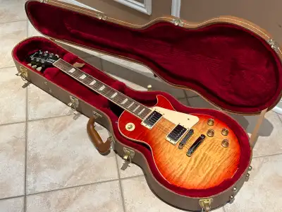 Gibson Les Paul Traditional - Heritage Cherry Sunburst 2016 in excellent condition overall, lightly...