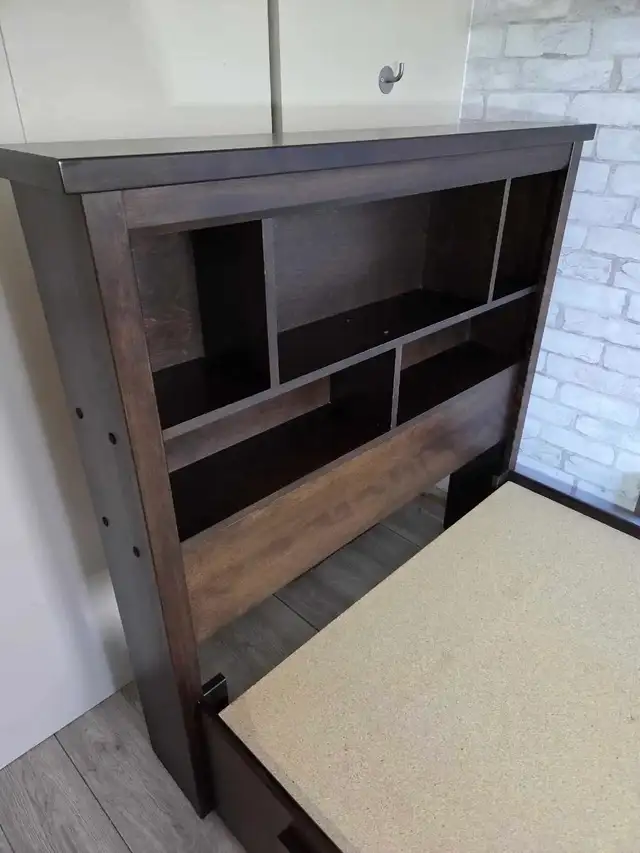 Lit simple en bois in Beds & Mattresses in Laval / North Shore - Image 2