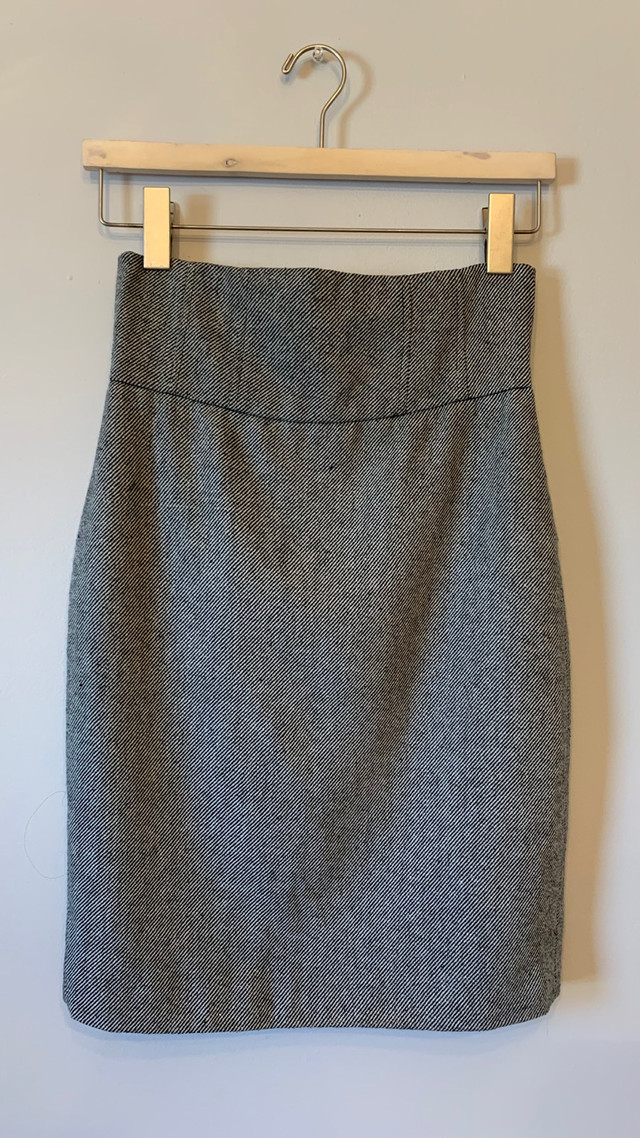 FOREVER21 (s) High Waist Pencil Skirt in Women's - Dresses & Skirts in City of Toronto - Image 2