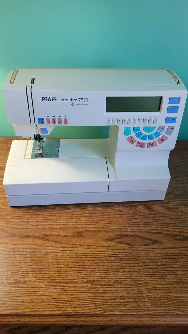 Pfaff creative 7570 embroidery machine in Hobbies & Crafts in North Bay - Image 3