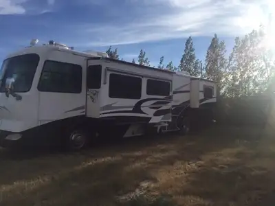 Class A Diesel Motorhome with very low mileage (152,500 miles) for cat diesel. Unit has fantastic 31...