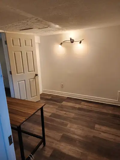 Room in a 2 bdrm apt for rent for a female Eglinton-Mt. Pleasant