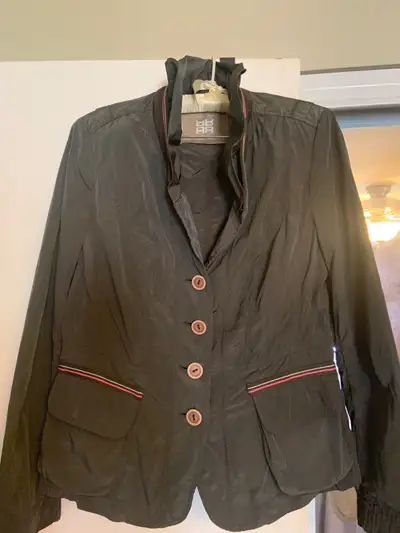 BEAUTIFUL LIGHT WEIGHT  ATHLETIC KHAKI/PINK JACKET ! BRAMPTON!, View more