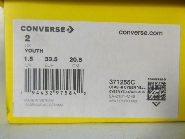 NEW CONVERSE CHINATOWN MARKET CHUCK TAYLOR HI TOP YOUTH SIZE 2 in Kids & Youth in Oakville / Halton Region - Image 3