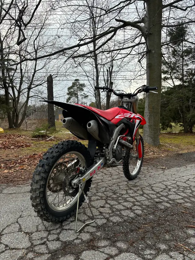 Crf450r Low Hour in Dirt Bikes & Motocross in Markham / York Region - Image 4
