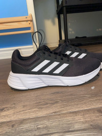 Running shoes adidas Neuf!