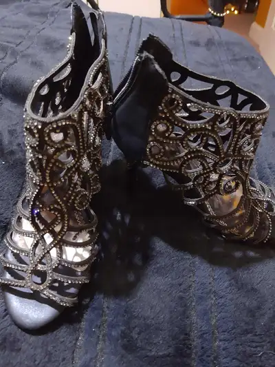 Women's heels {7}, View more