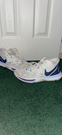 Kyrie 5 “have a Nike day” 