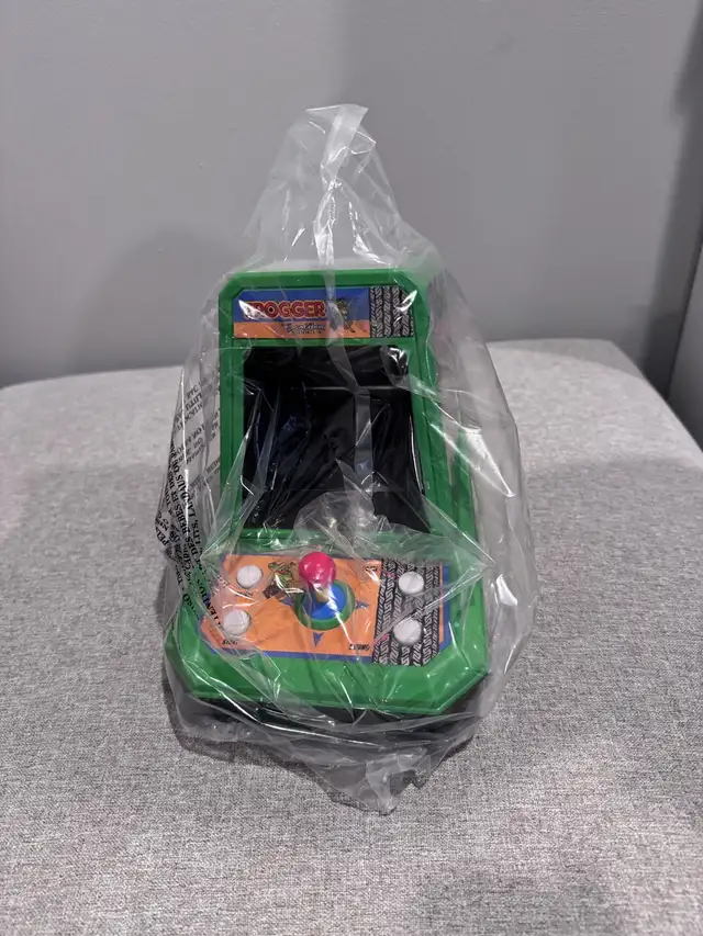 Frogger Mini Table Top Arcade Game in Toys & Games in Oakville / Halton Region - Image 4