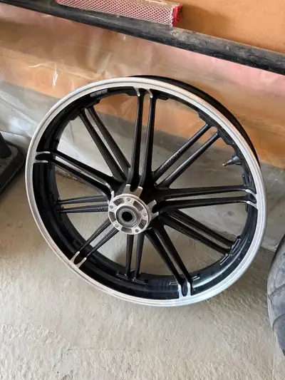 Take off rims from a 2019 Harley Davidson breakout 130/60b-21 240/40 -18 rear rim with rubber