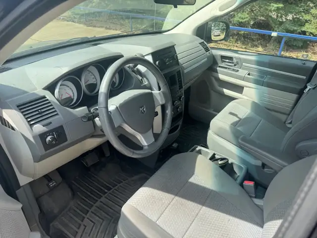 Dodge caravan 2010 stowngo510357361248194565