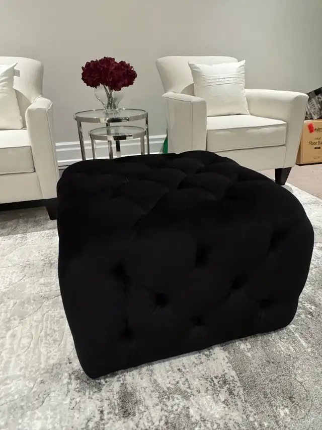 Urban Barn Flynn Tufted Velvet Ottoman in Other in Mississauga / Peel Region - Image 3