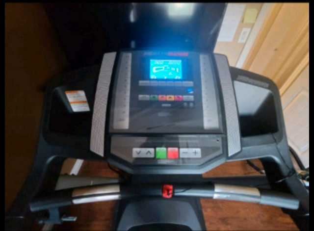 Treadmill  in Exercise Equipment in Edmonton