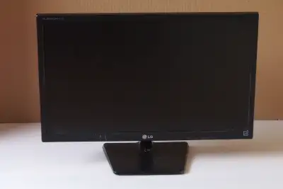 Ultra slim Full HD LG Flatron E2442T monitor with DVI and VGA inputs