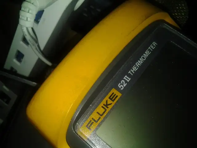 Fluke 52-II Digital Thermometer 900+pc MAC laptops CISCO printer in Other in City of Montréal - Image 5
