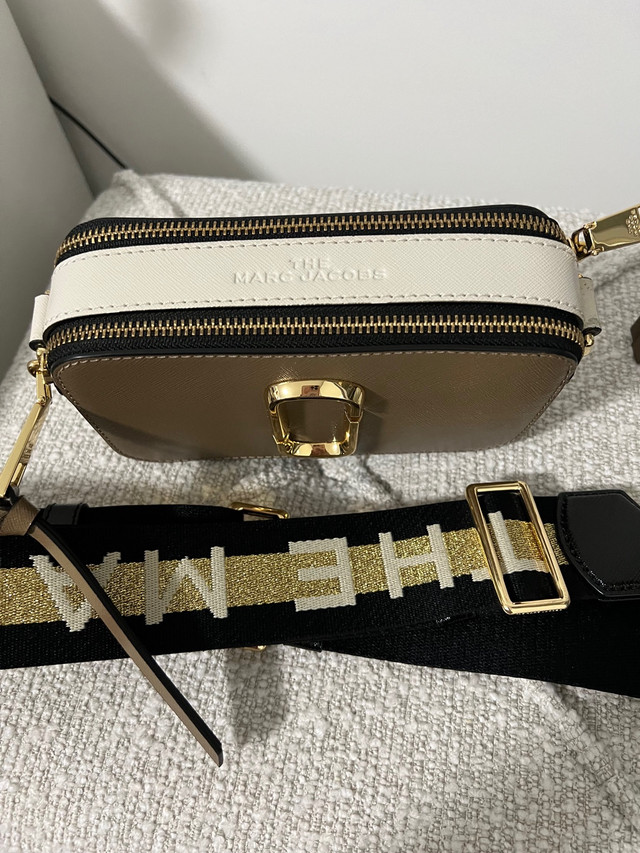 Authentic marc jacobs camera bag in Women's - Bags & Wallets in Edmonton - Image 3