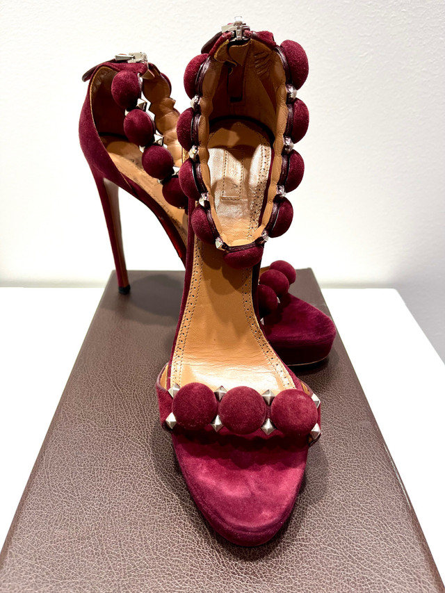 Alaia Suede Stiletto Heels Size 40 dans Femmes - Chaussures  à Ville de Montréal - Image 3