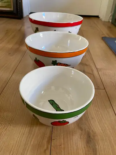 Nesting mixing/serving bowls, View more