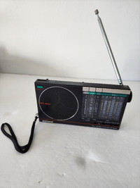 New Vintage National 9-Band portable transistor radio from 1980'