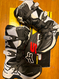 Fox youth Comp5 size Y2 dirt bike boots