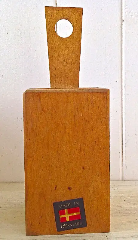Antiquité. Collection. Porte allumettes en bois. Danemark in Arts & Collectibles in Lévis - Image 6