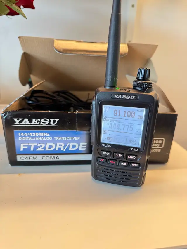 Yaesu handheld ham radio FT2DR