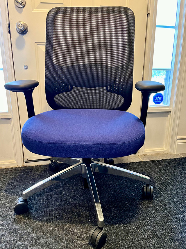 High ending brand ergonomic office chairs (Teknion Projek) dans Chaises, Fauteuils inclinables  à Kitchener / Waterloo