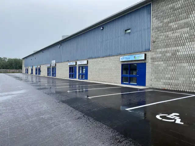 light industrial warehouse with office in Commercial & Office Space for Rent in Kawartha Lakes - Image 3