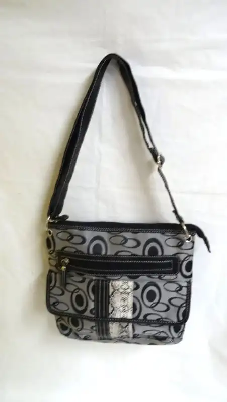 Women's Purses Starting at 5.00 & Up in Women's - Bags & Wallets in Kitchener / Waterloo - Image 9
